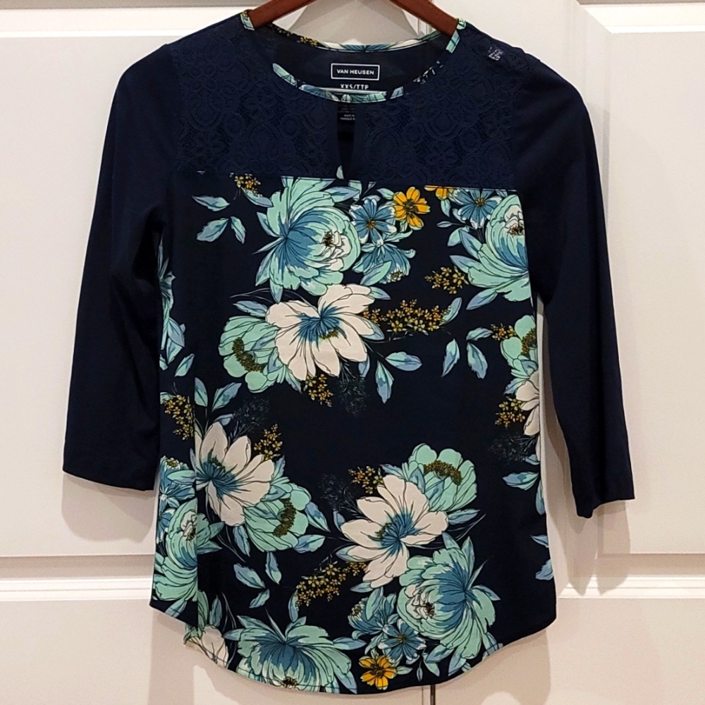 Van Heusen 3/4 sleeve lace top